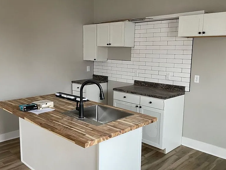 729 Camp St — Photo 2