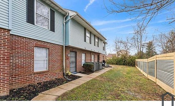 2nd image of 3289 E Mound St #3289