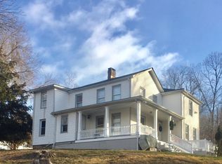 8 Out Of The Woods Ln, Mahopac, NY 10541