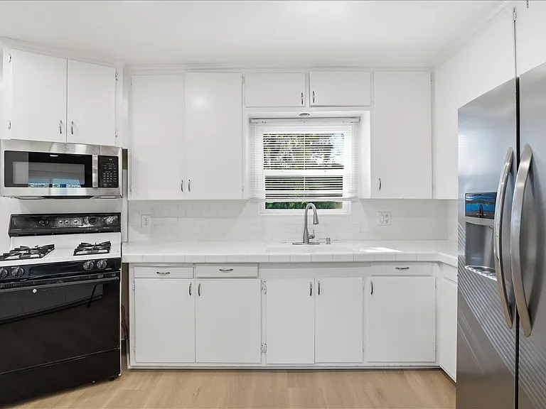3875 Grandview Pl — Photo 13