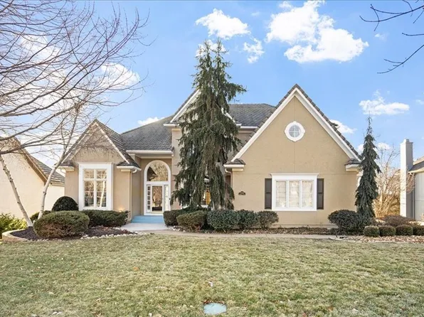 9540 Redbud Ln, Lenexa, KS 66220