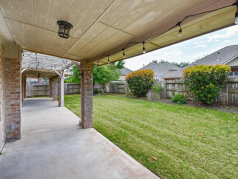 7606 Westmoreland Dr — Photo 36