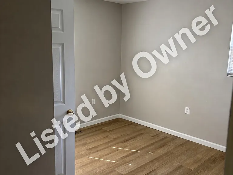 148 S Bohemia Ave — Photo 7