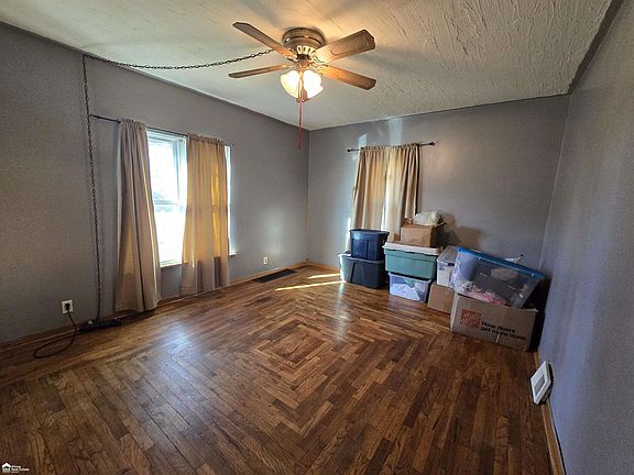 4th image of 402 W Perry St