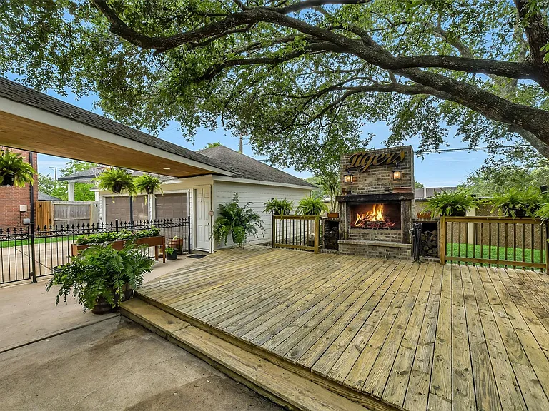 2111 Riverside Dr — Photo 28