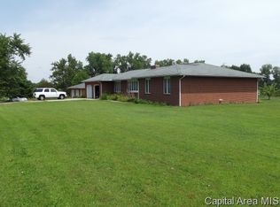 14 Dorosell Rd, Raymond, IL 62560