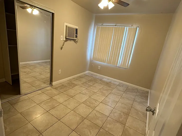 8832-8848 La Salle St — Photo 10