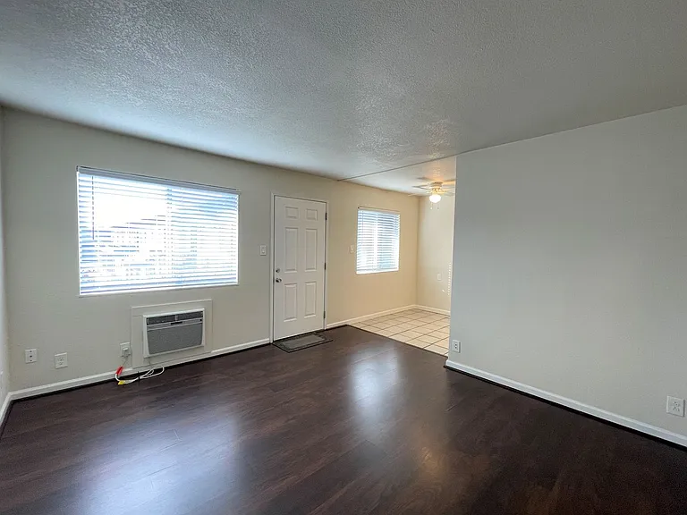 Lincoln Courtyards at 531 Glendora Avenue — Photo 10