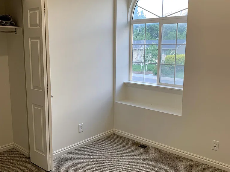 355 N 1200 E — Photo 17