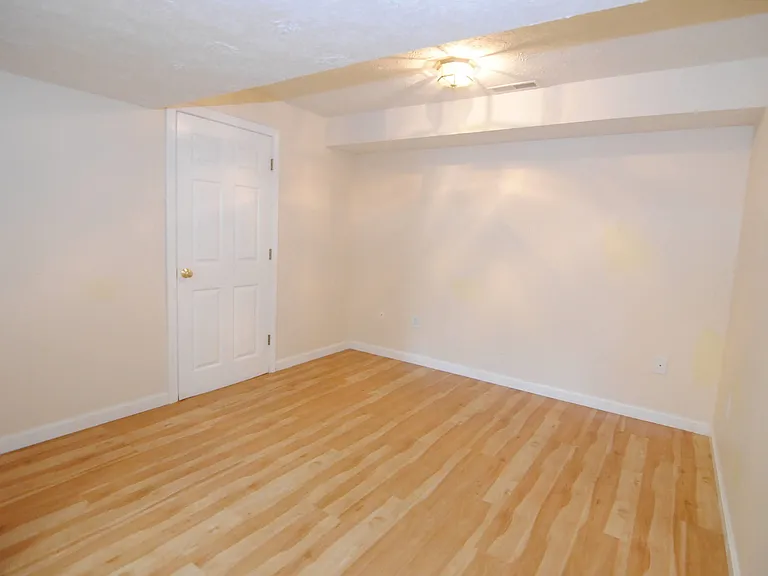 68 Georgetown Dr — Photo 38