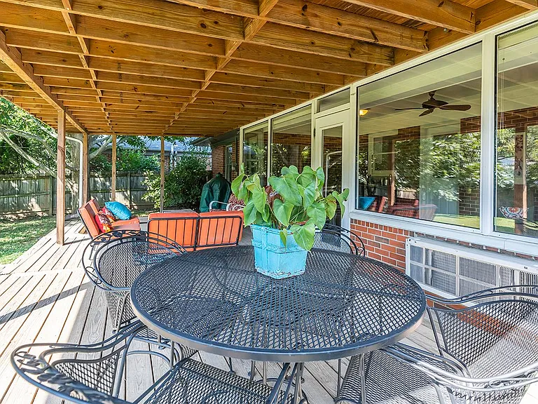 520 Albany Rd — Photo 23