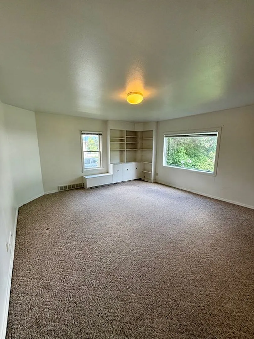 3 Bedroom, 1 Bath Apartment for Rent - Close to MSU - Pets Friendly — Photo 2