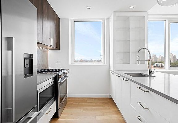 3rd image of 470 Dean St #2706