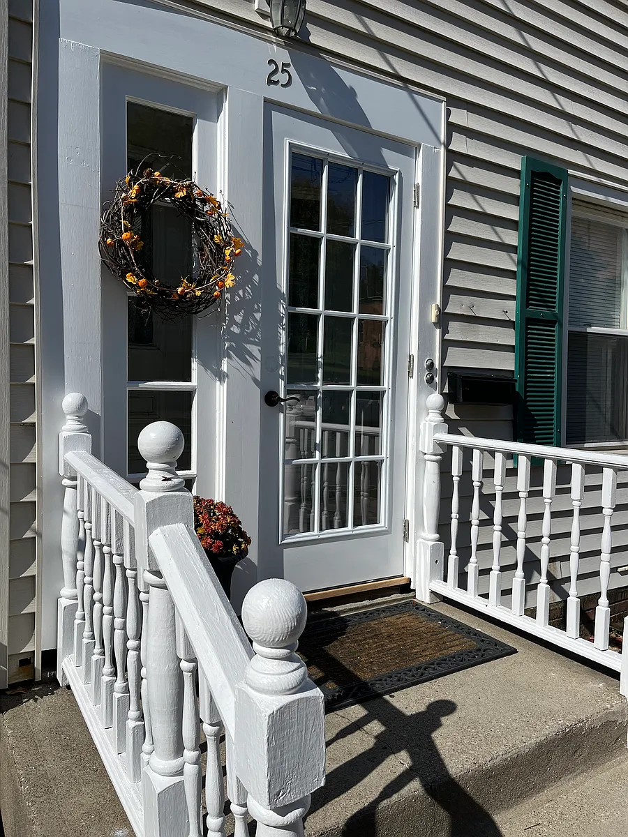 Building Photo - 25 Elm St #2