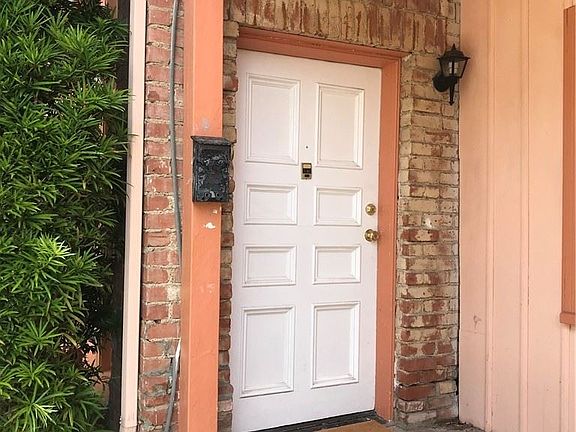 2nd image of 1118 15th St APT 2