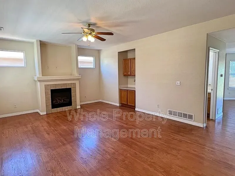 18725 E Linvale Pl — Photo 2