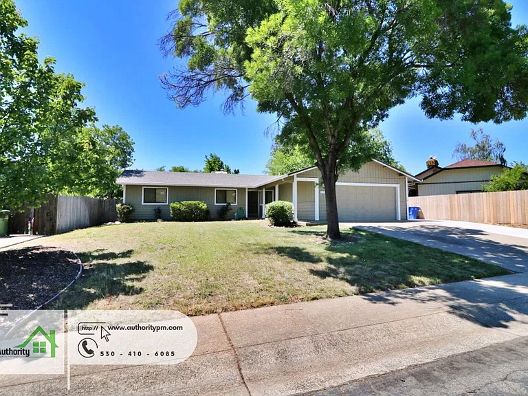 1744 Kildare Dr — Photo 2