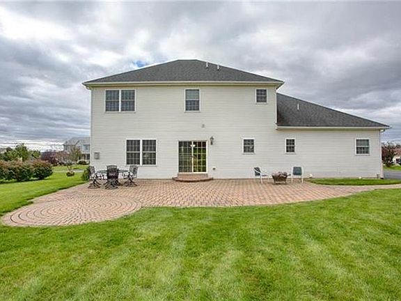 3rd image of 2768 New England Dr
