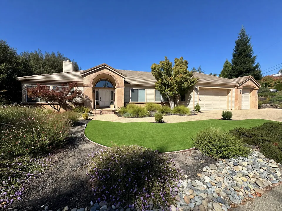 1313 Laverock Ln