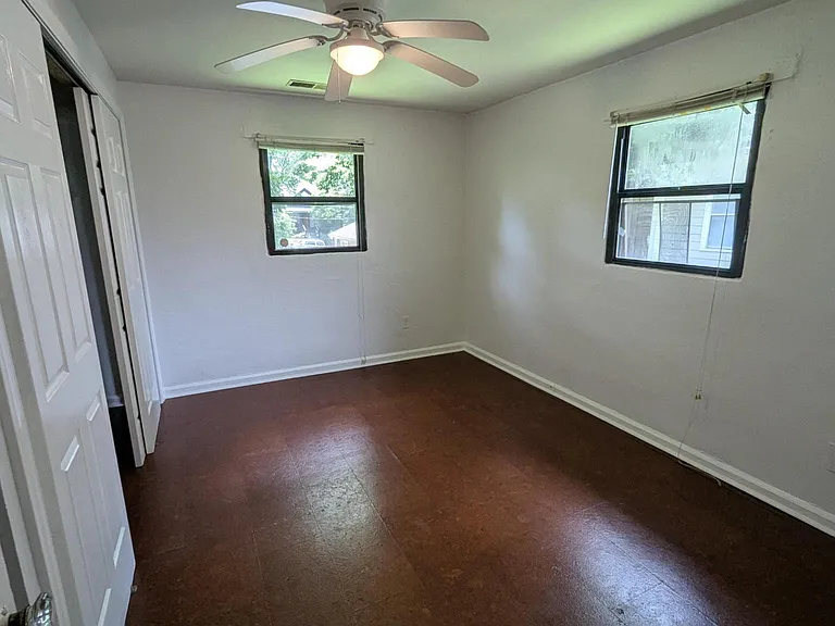 821 Marcus St SE — Photo 2