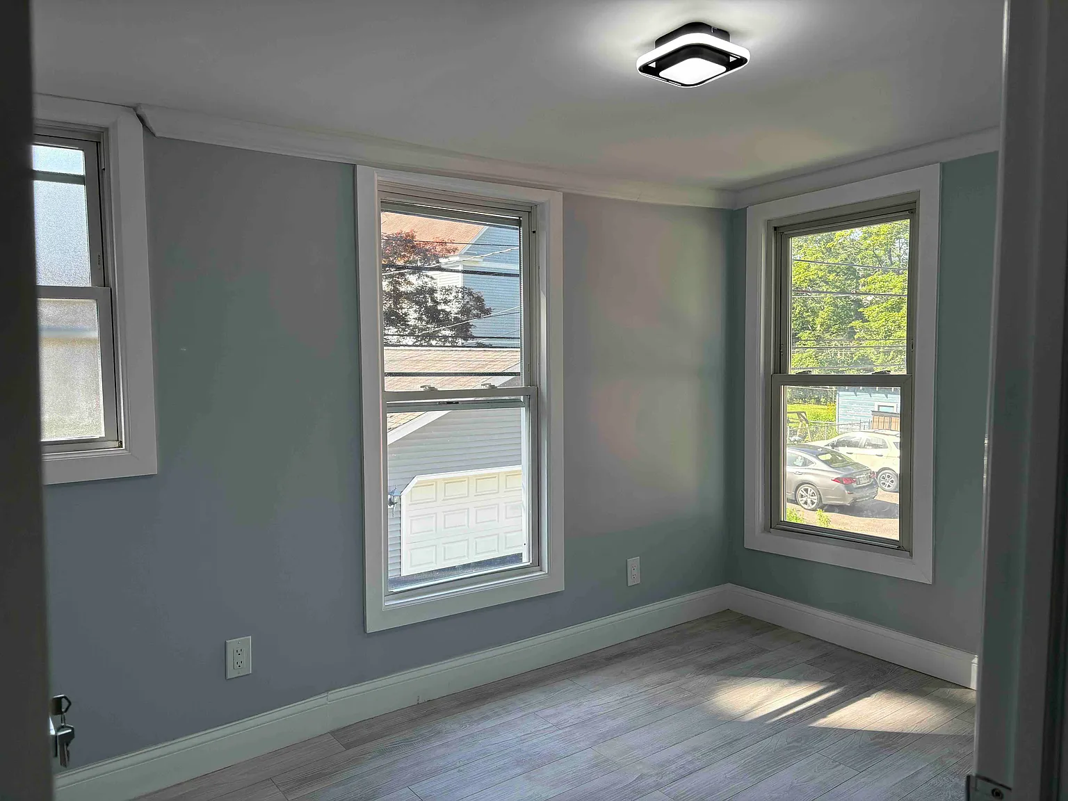 4 bed, 1300 sqft, $2,600 — Photo 1