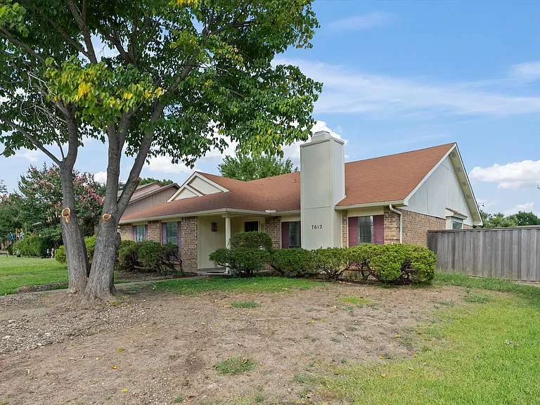 7612 Jerome Dr — Photo 3