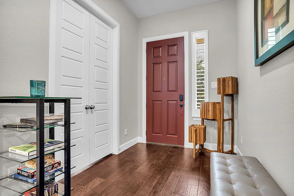 4 bed, 4.5 bath, 2606 sqft, $3,950 — Photo 3