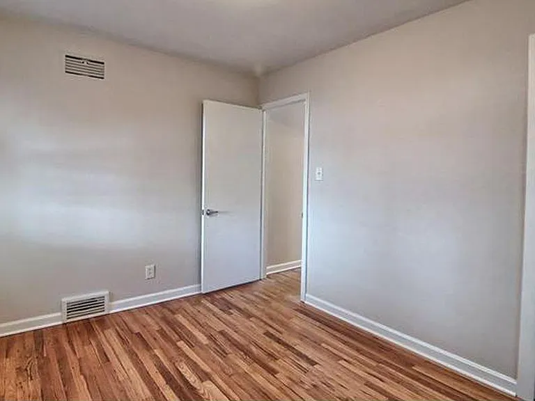 555 E Breckenridge St — Photo 9