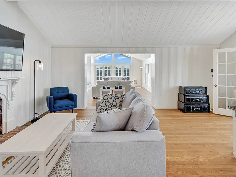 1 Waters Edge Dr — Photo 10