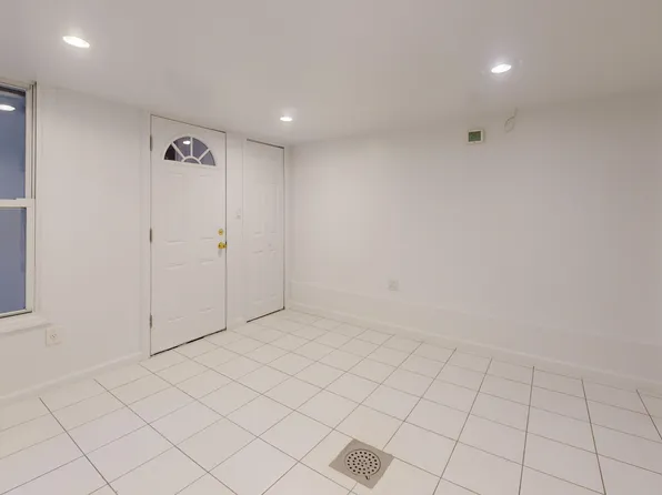 156 Wythe Avenue image 13 of 14