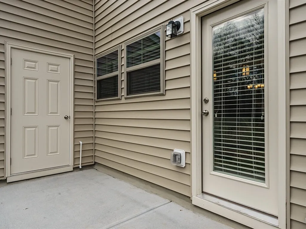 Building Photo - 1120 Midtowne Way #1