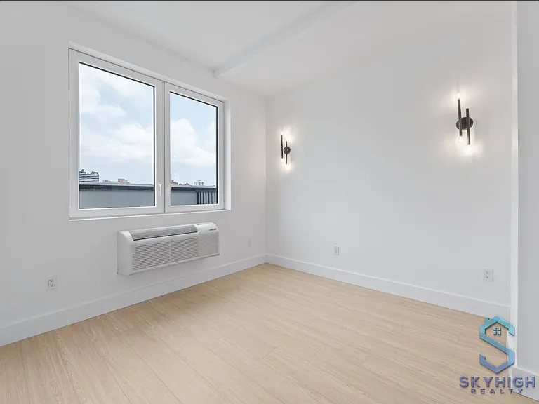 1215 Putnam Ave #3L — Photo 9