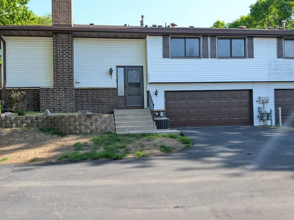 8201 W Park Hills Dr, Bloomington, MN 55438