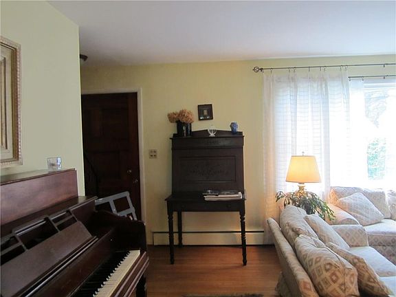 4th image of 164 Jefferson Ave