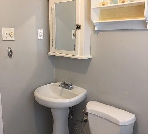 4th image of 207 E Voorhis Ave