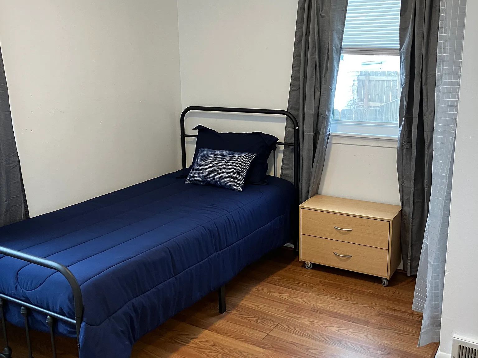 6 bed, 3000 sqft, $600 — Photo 2