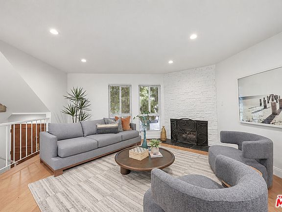 2nd image of 2844 Avenel St