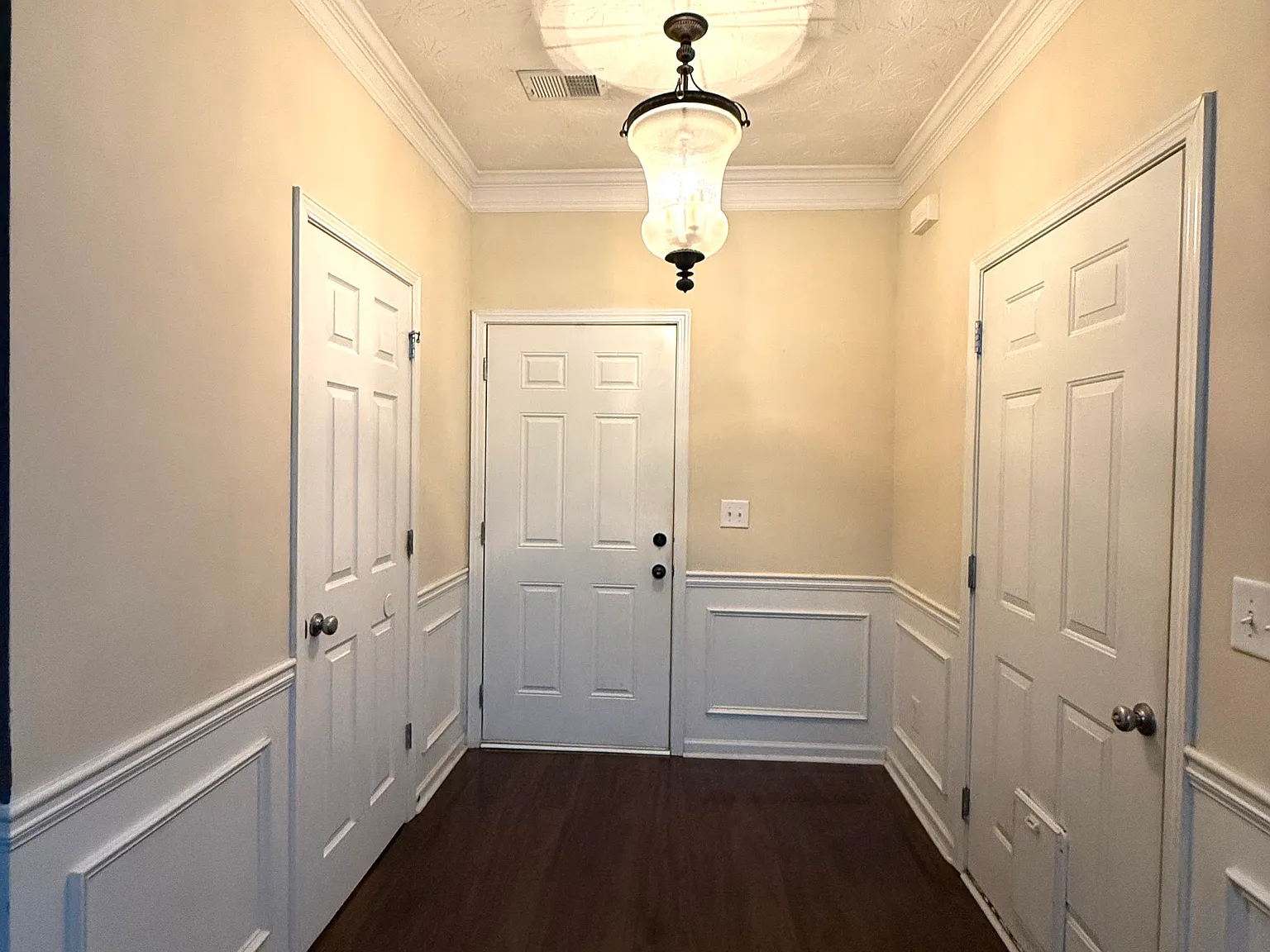 3 bed, 2.5 bath, 1540 sqft, $1,795 — Photo 3