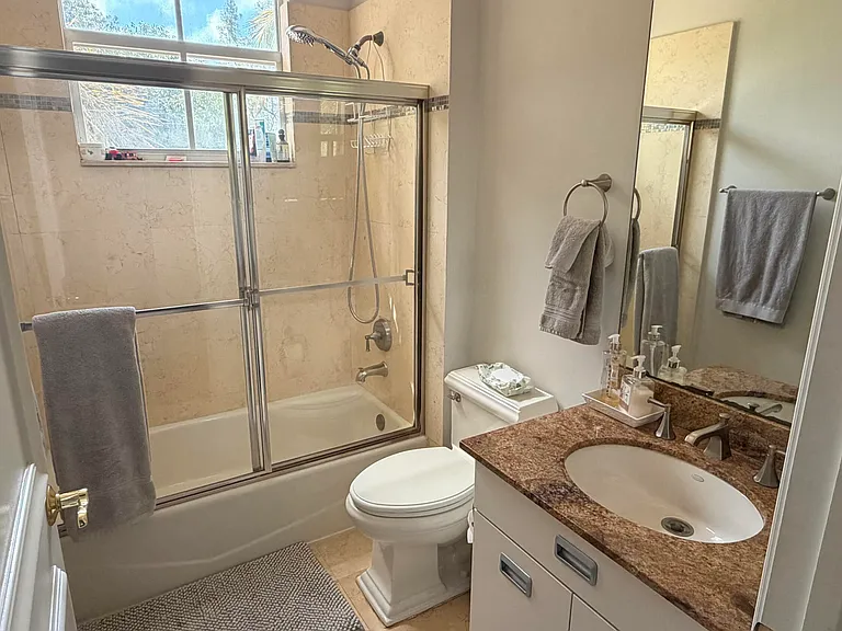 210 NE 69th Cir — Photo 24
