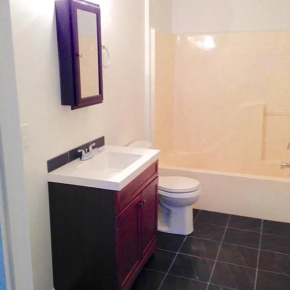 1130 Cates St — Photo 4