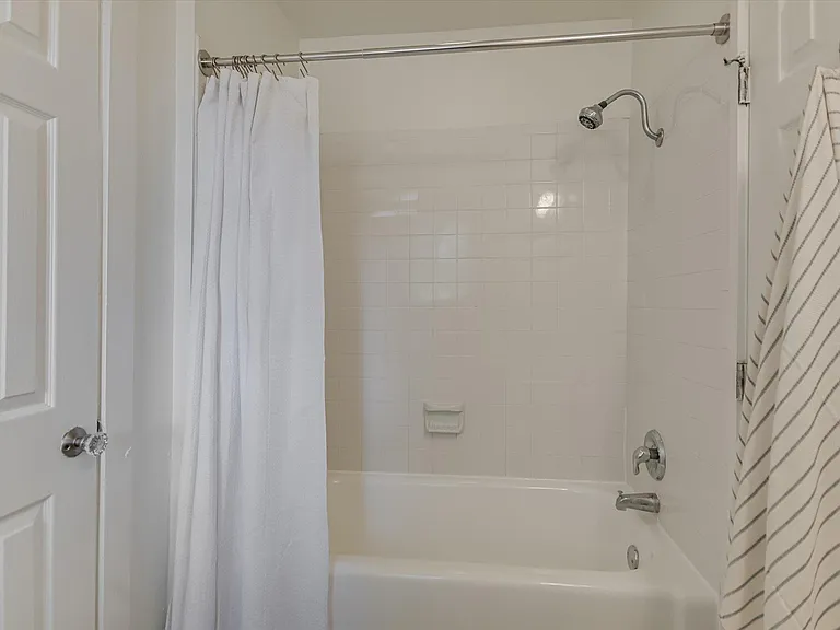 1110 W 22nd St #16 — Photo 7