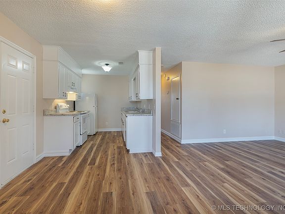 5th image of 213 N Moore Ave