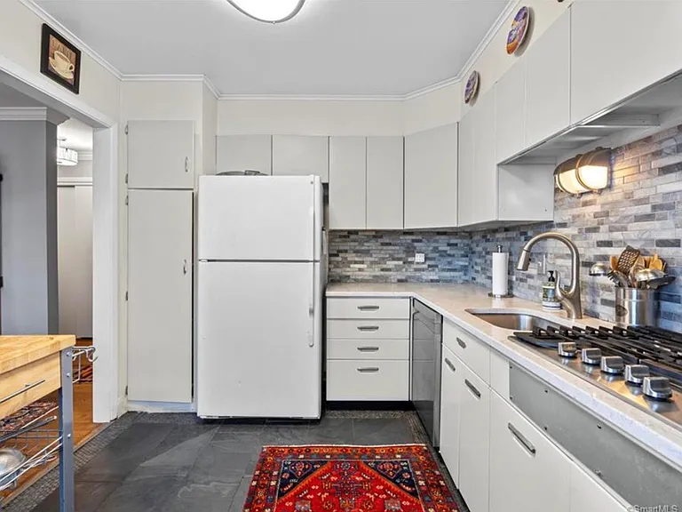 64 N Lake Dr #C2 — Photo 3