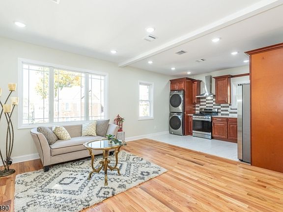 5th image of 900 Lake St #2