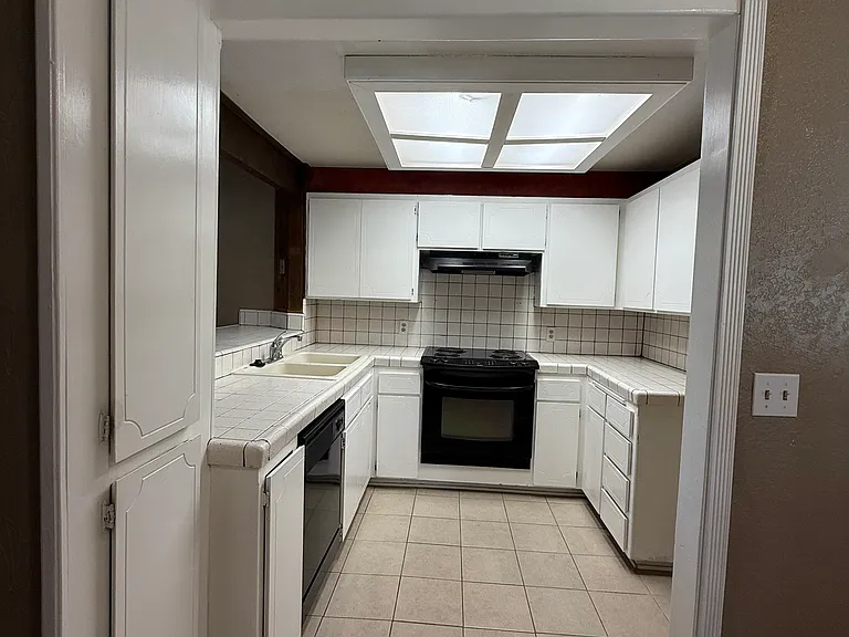 4914 W Feemster Ave — Photo 5