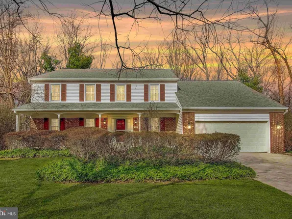 9321 Hobart Ct, Fairfax, VA 22032