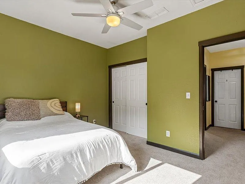 4 bed, 4.0 bath, 3238 sqft, $1,057 — Photo 1