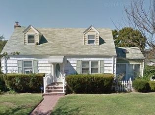 494 Sigmond St, Freeport, NY 11520