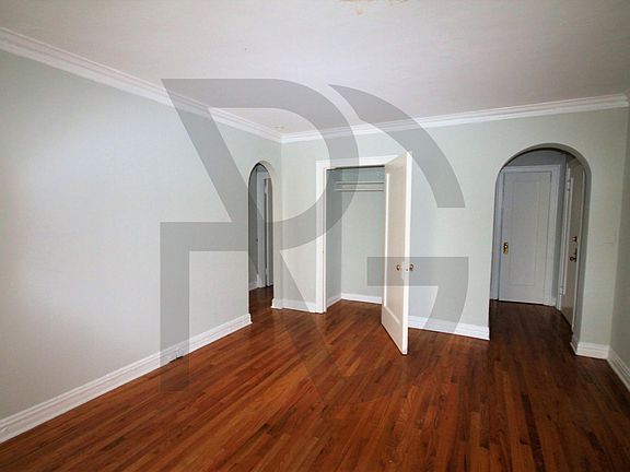 4th image of 425 W Roscoe St #425R210