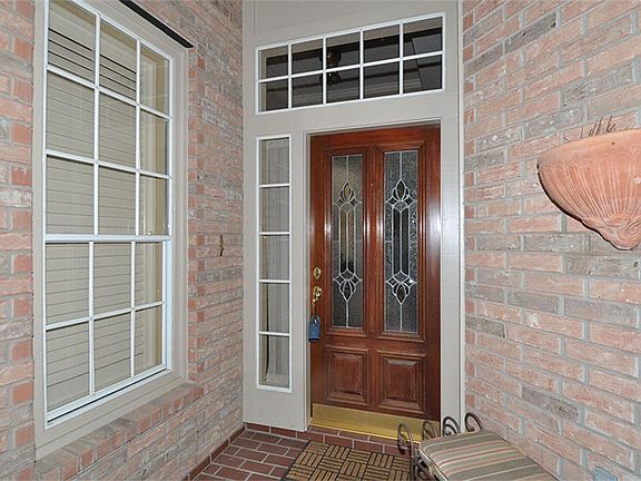 3rd image of 2607 N Strathford Ln